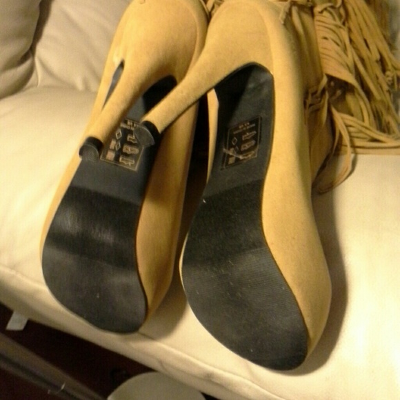 Boots - Picture 3 of 3